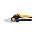 FISKARS Tijera bypass con mango giratorio P921 para manos medianas